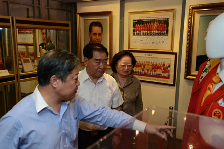 原上海市副市长刘振元来访恒源祥