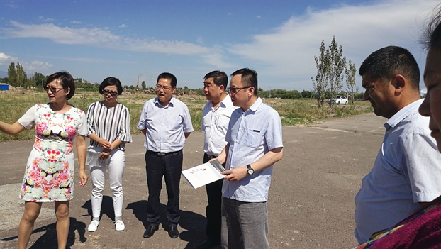 伊宁县朱胜利副县长,新疆自治区纺织工业行管办副主任胡顺刚